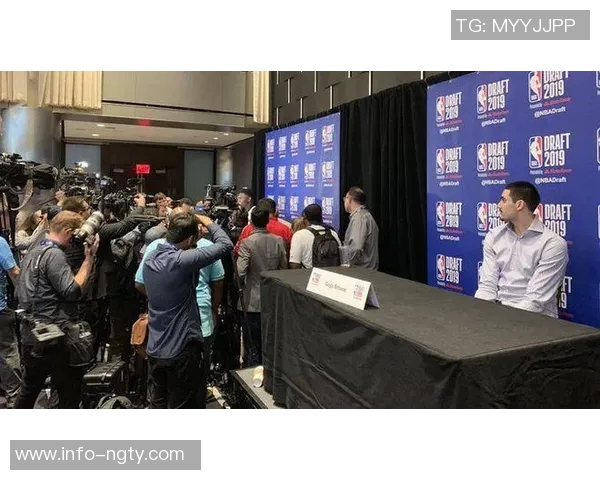 媒体人分析小杨现状:频繁奔波成常态新秀表现无特别之处 媒体人分析小杨现状:频繁奔波成常态新秀表现无特别之处