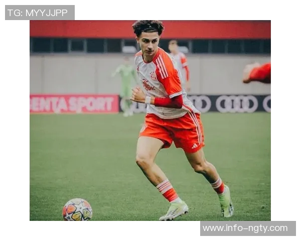 拜仁派球探考察费耶诺德19岁右后卫雷德引发关注 拜仁派球探考察费耶诺德19岁右后卫雷德引发关注