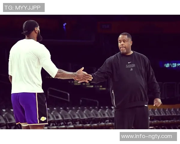 詹姆斯全力支持达蒙琼斯助其在人生道路上不断前行 詹姆斯全力支持达蒙琼斯助其在人生道路上不断前行