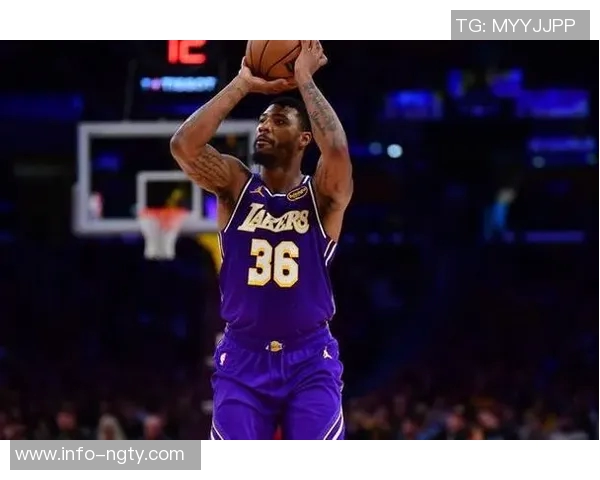 雷迪克听从建议首发出战斯玛特激活全队表现东契奇带替补射手如鱼得水